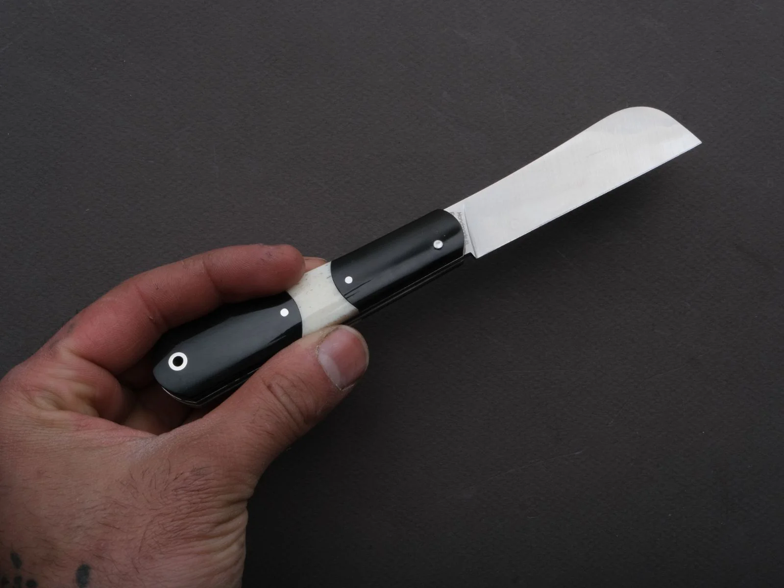 Fontenille Pataud - Folding Knife - London - Slip Joint - 14C28N Stainless - 9cm - Black Horn - Leather Sleeve - Image 4
