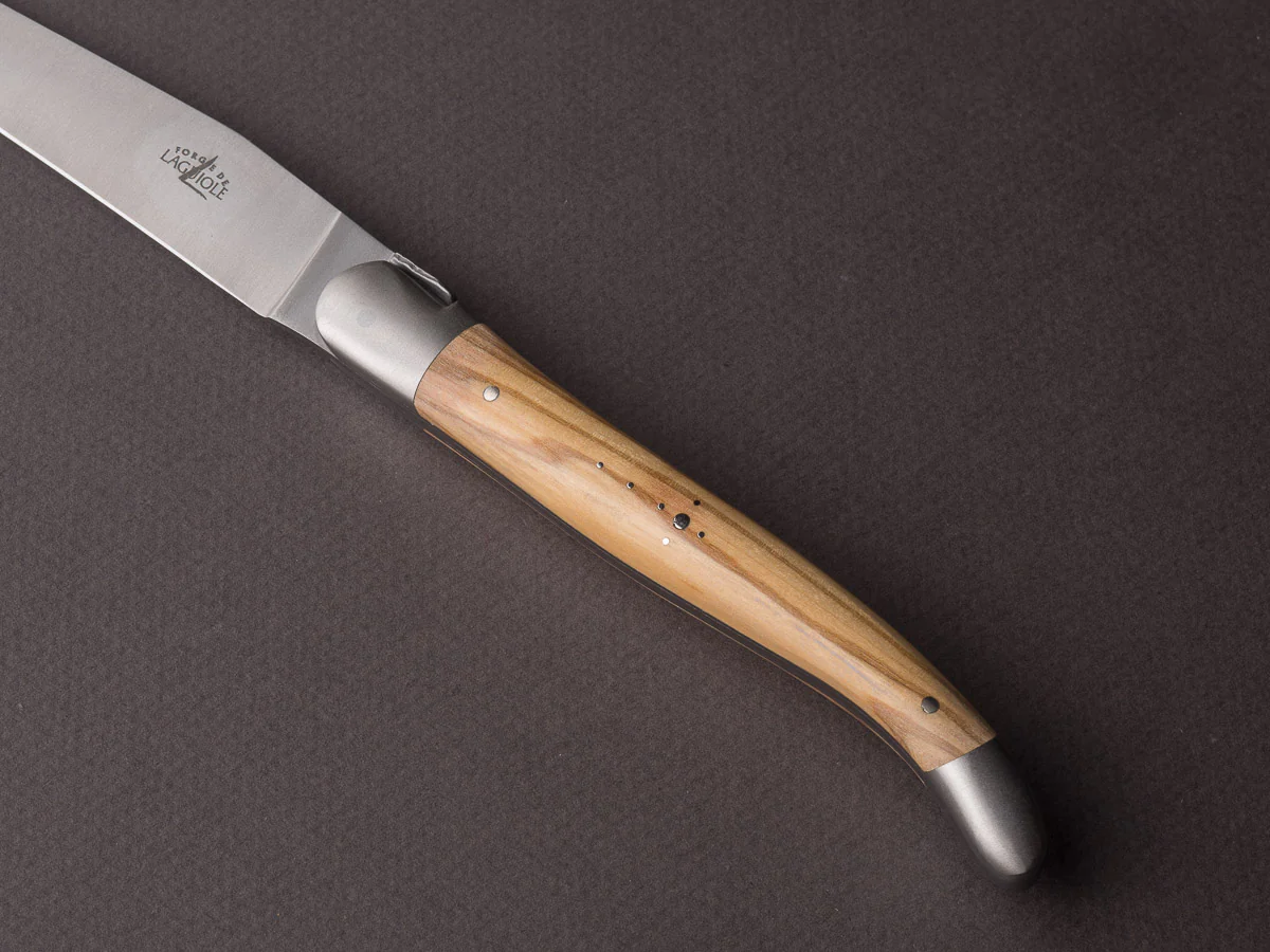 Forge de Laguiole - Steak/Table Knives - Satin Bolsters - Olive & Steel Handle - Image 12