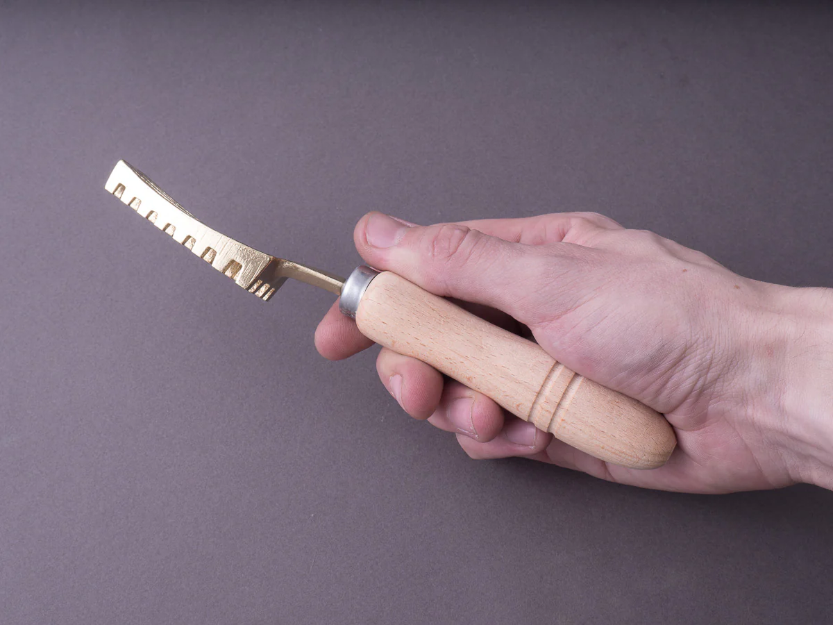 Hitohira - Fish Scaler - Brass - Large - Image 4