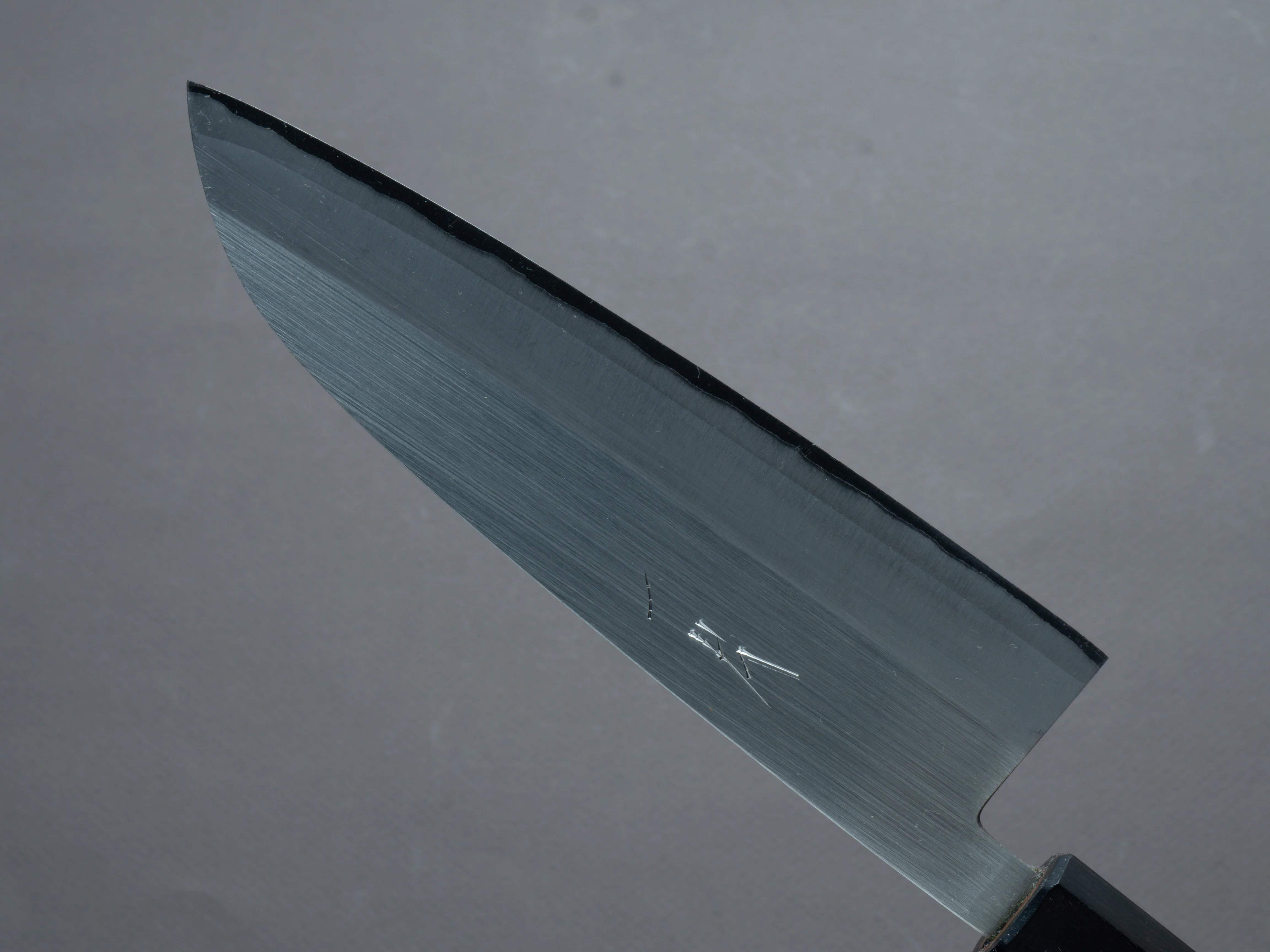 Hitohira - Harima Forged - Stainless Clad - Blue #2 - Migaki - Santoku - 165mm - Walnut Handle - Image 4