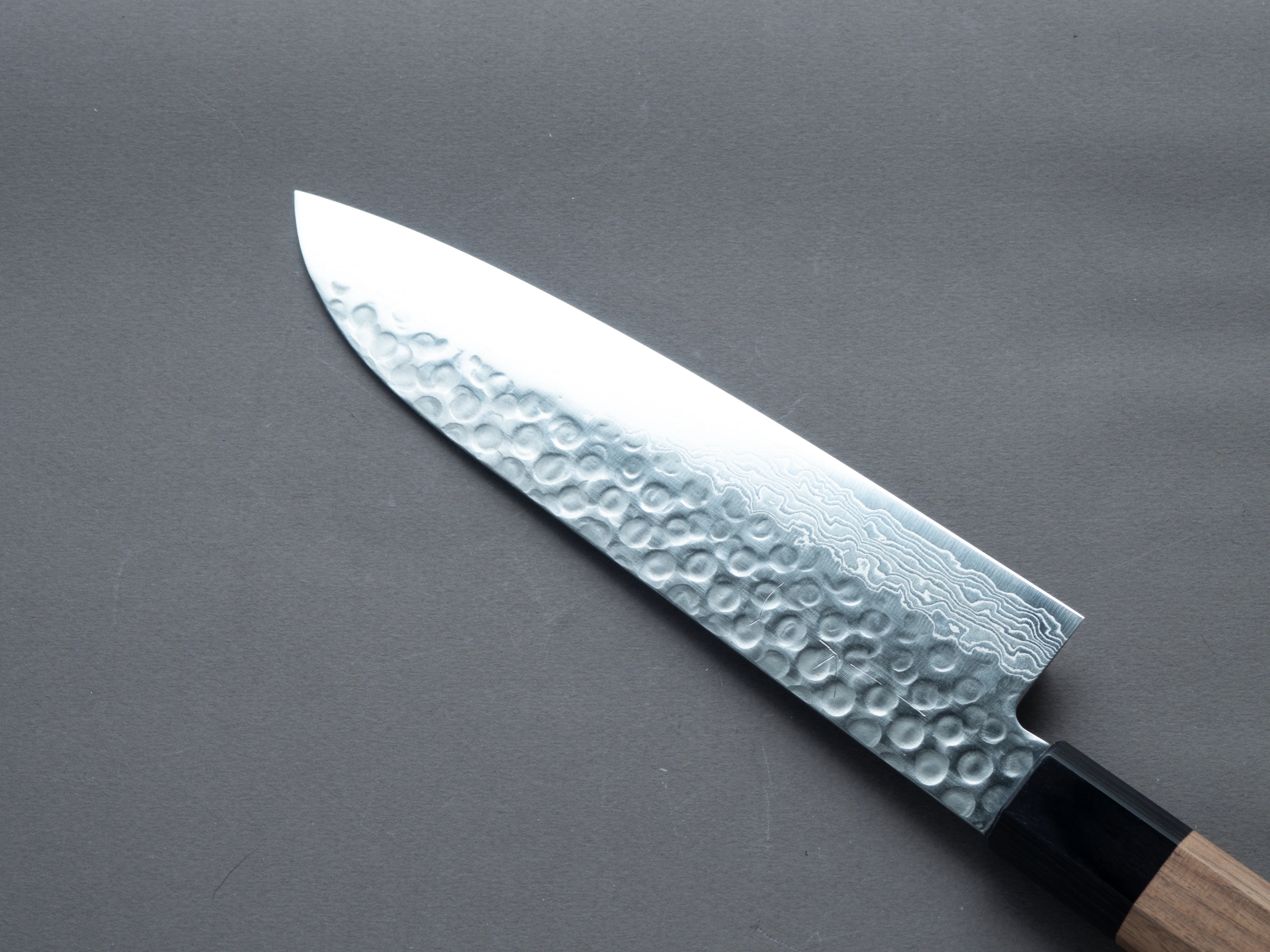 Hitohira - HG - Tsuchime Damascus - Santoku - 185mm - Walnut Handle - Image 4