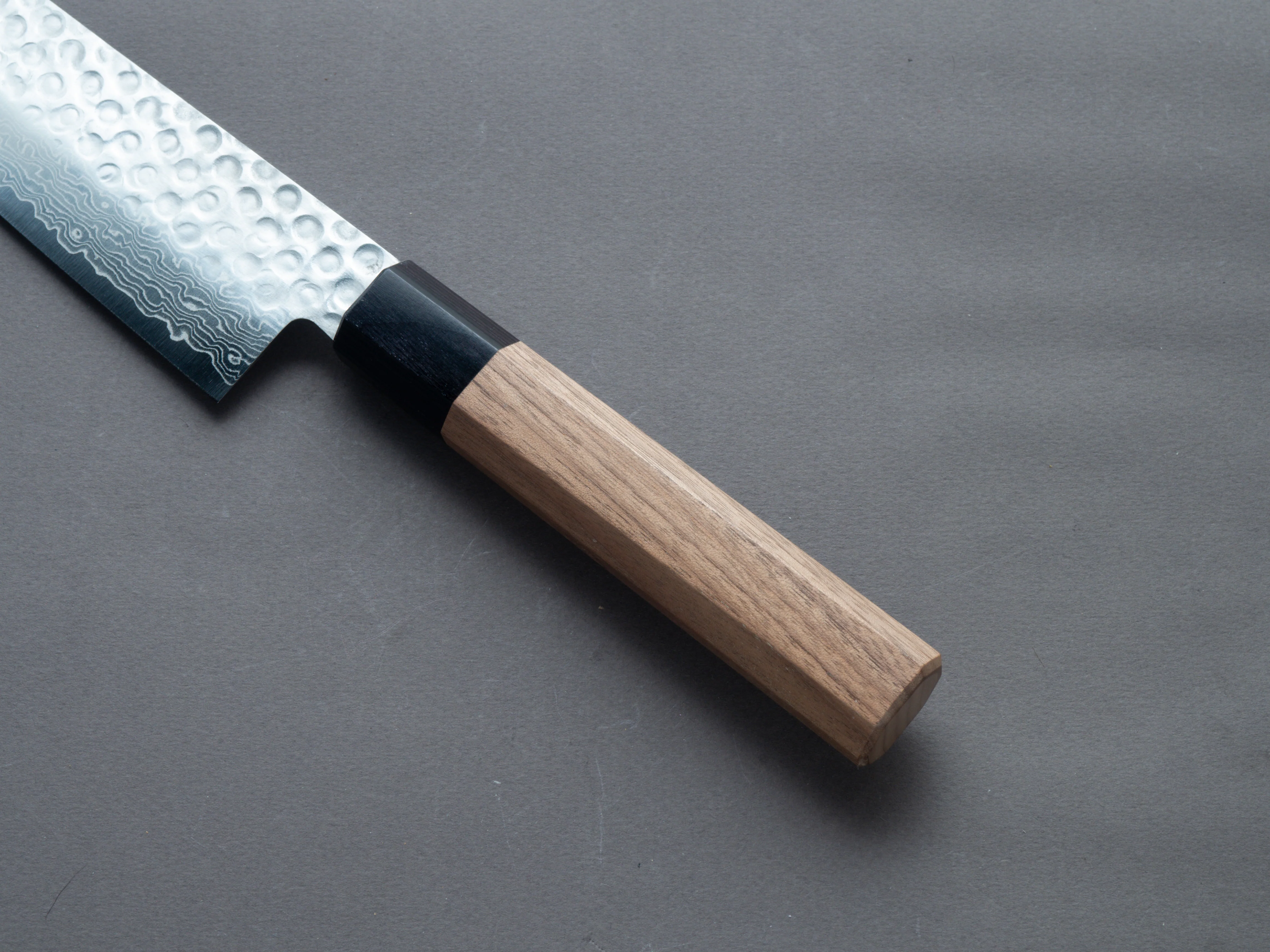 Hitohira - HG - Tsuchime Damascus - Santoku - 185mm - Walnut Handle - Image 5