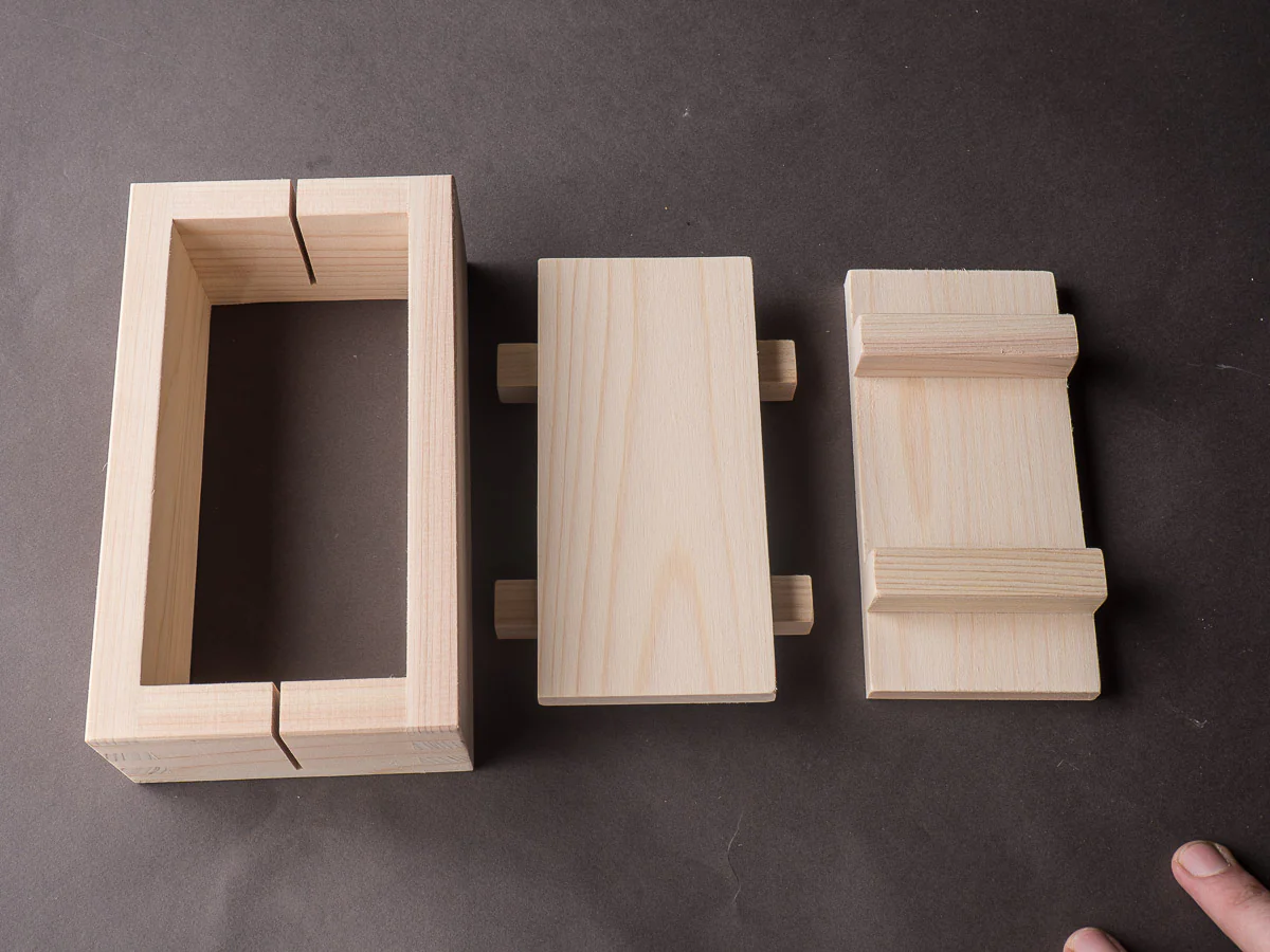 Komon - Hinoki Press Sushi Box - 2 Piece Vertical Cut - Image 6