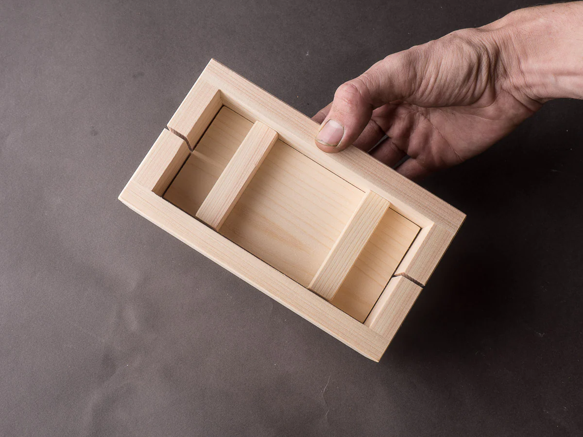 Komon - Hinoki Press Sushi Box - 2 Piece Vertical Cut - Image 8
