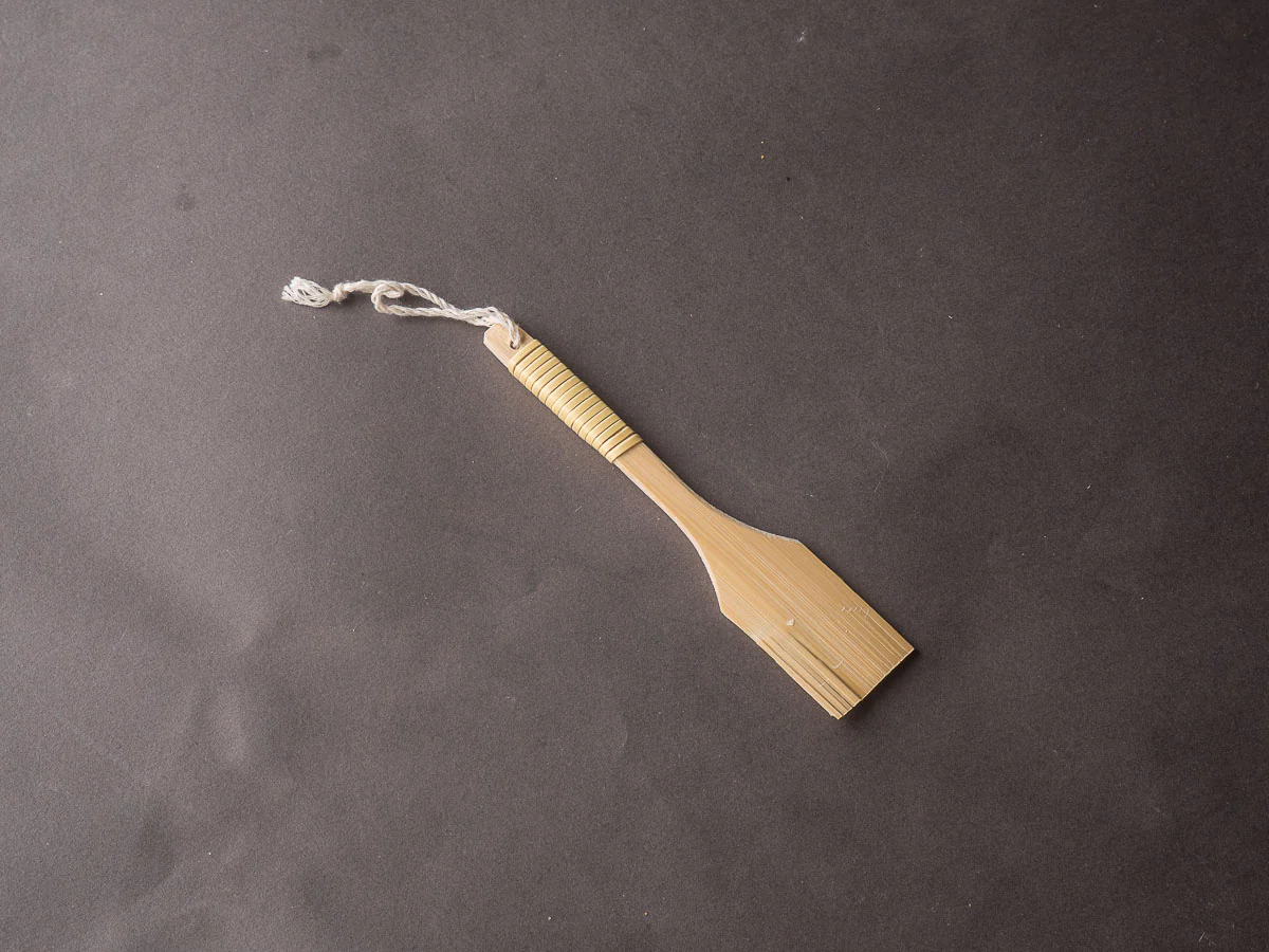 Komon - Oroshigane Take-Bera - Medium (Bamboo spatula for grater) - Image 6