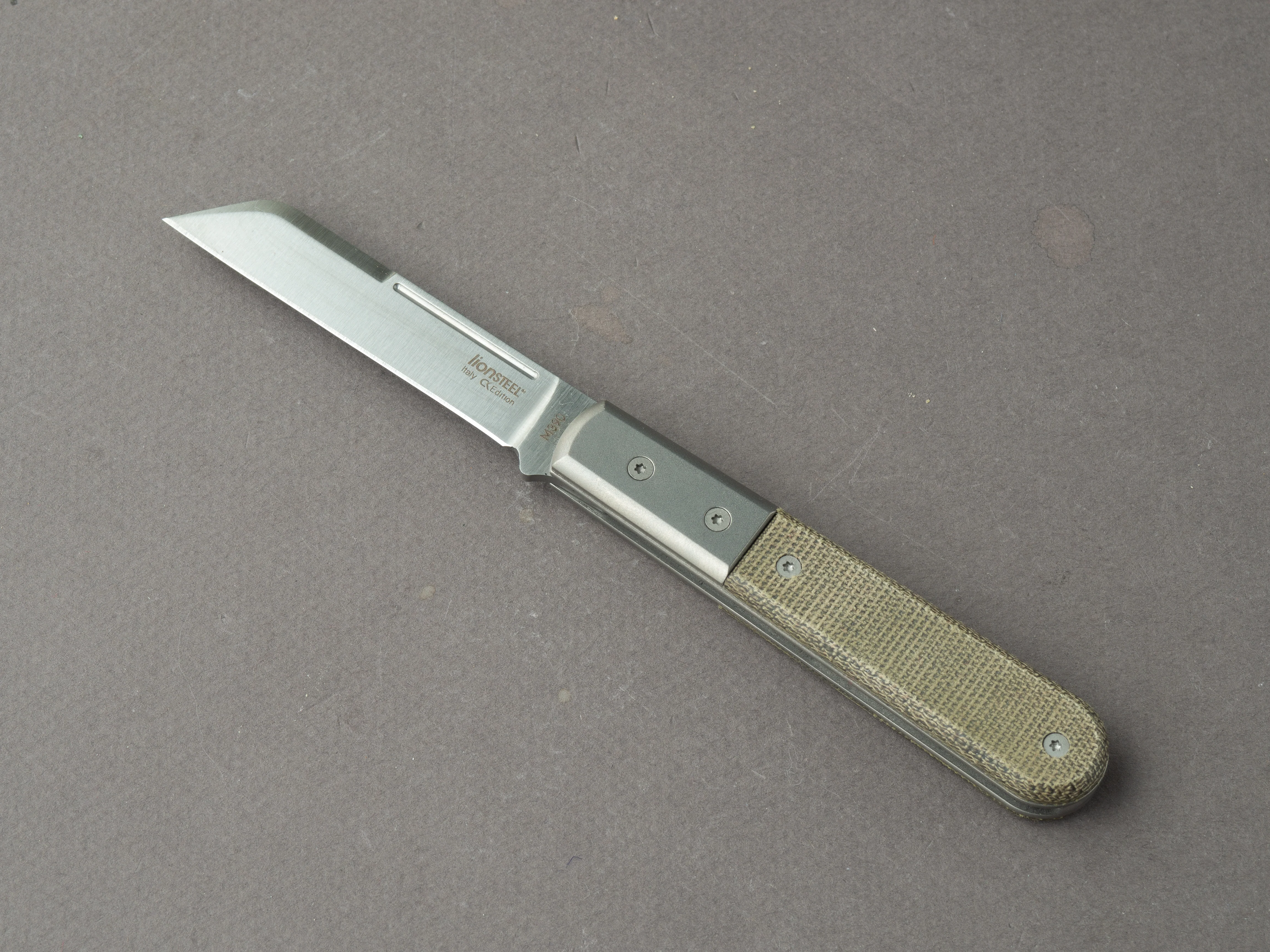 lionSTEEL - Folding Knife - Barlow - Dom - 65mm - M390 - Slip Joint - Green Canvas Micarta w/ Metal Bolster - Image 2