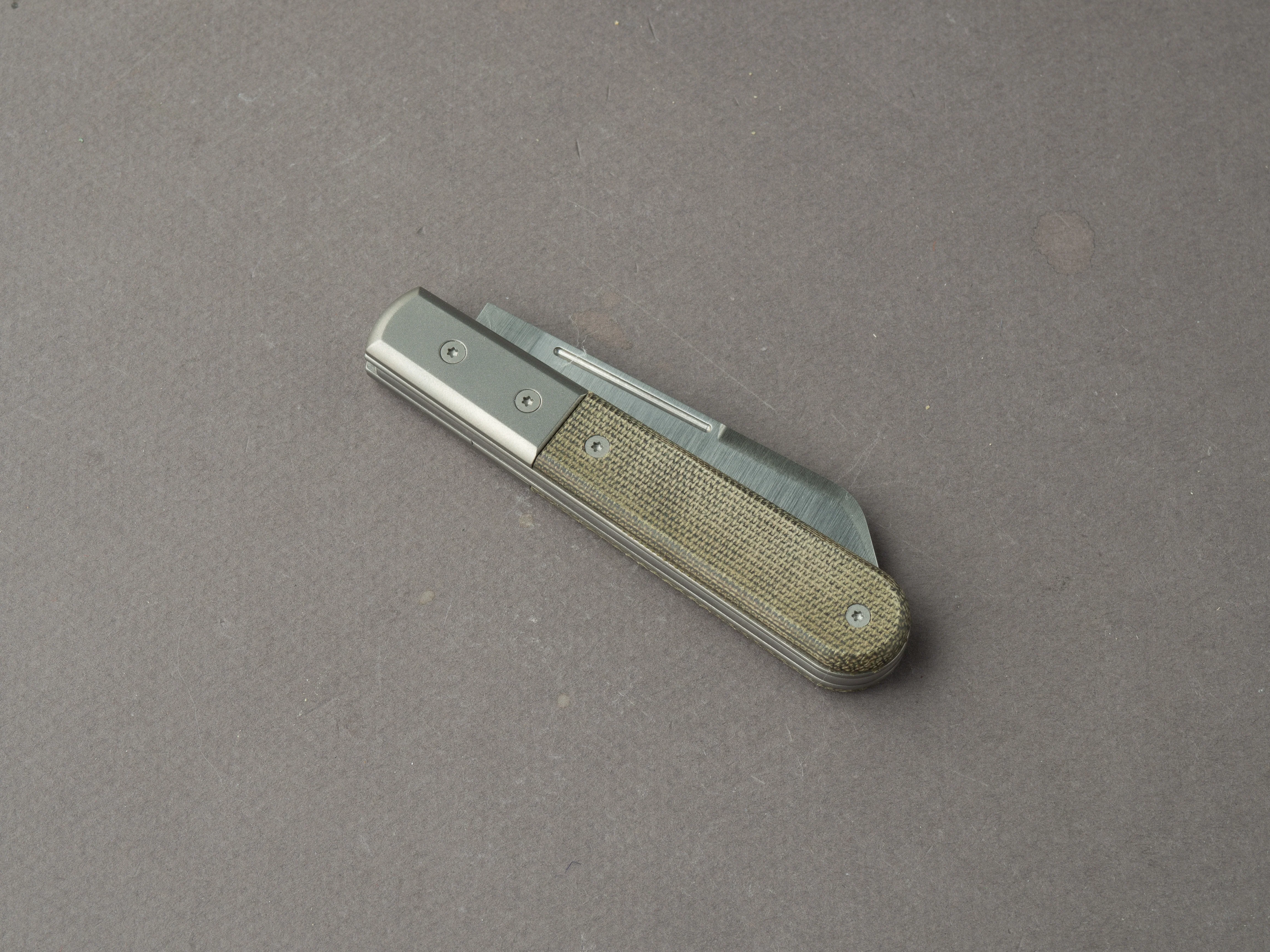 lionSTEEL - Folding Knife - Barlow - Dom - 65mm - M390 - Slip Joint - Green Canvas Micarta w/ Metal Bolster - Image 4