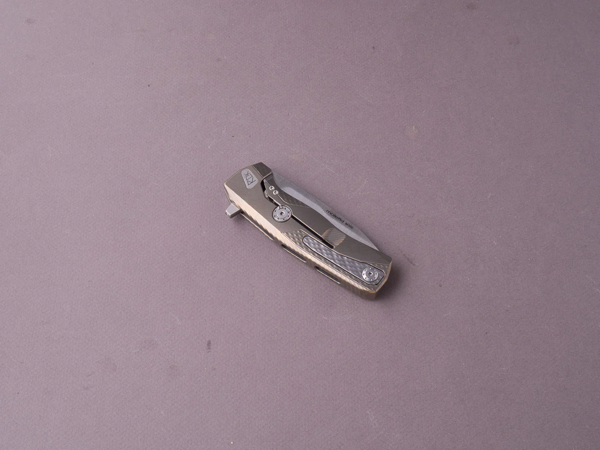 lionSTEEL - SOLID Folding Knife - Frame Lock - ROK - M390 - 85mm - Bronze Titanium - Image 4