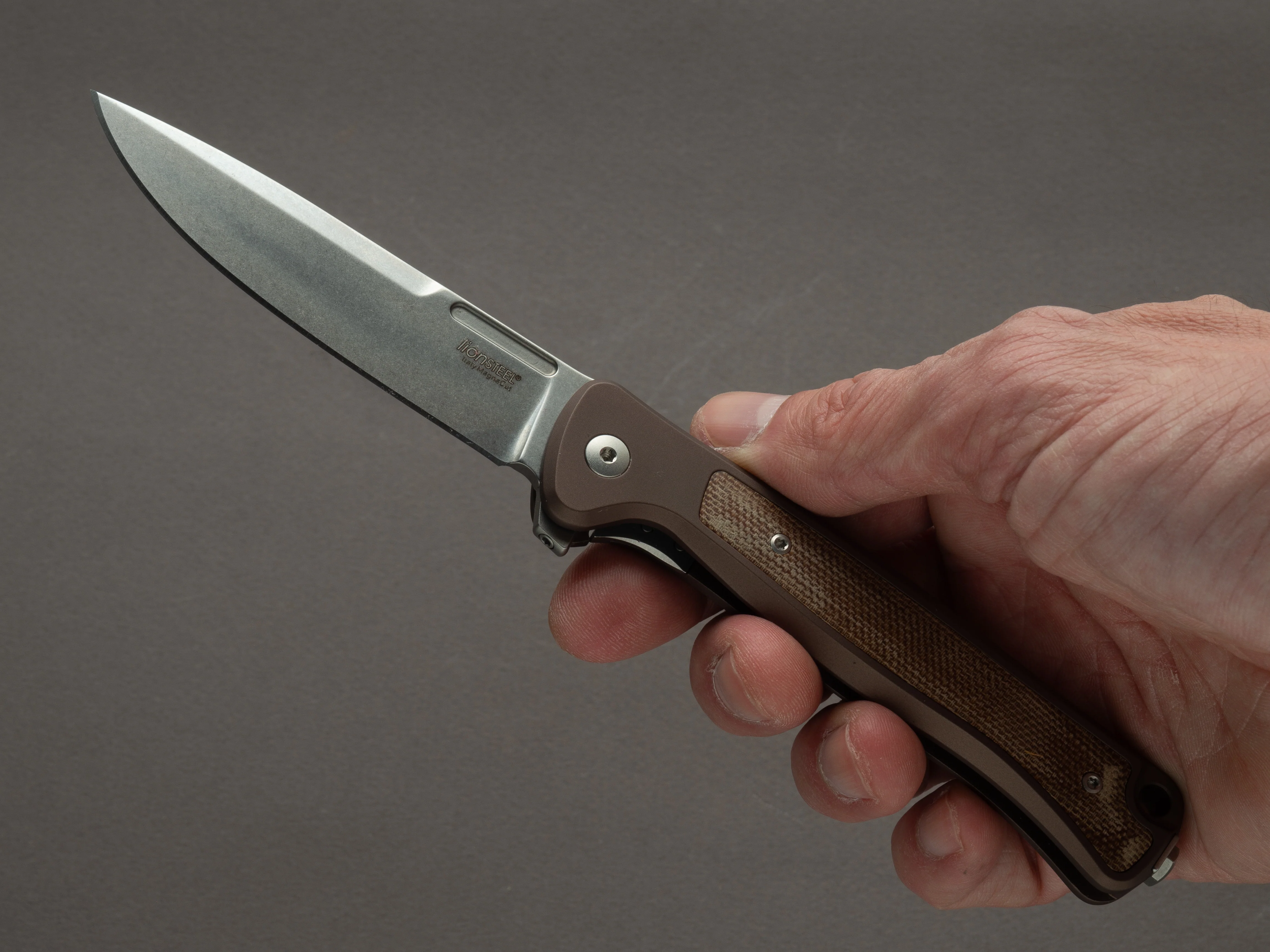 lionSTEEL - SOLID Folding Knife - Frame Lock - Skinny - MagnaCut - 85mm - Earth Brown Aluminum Handle - Image 6