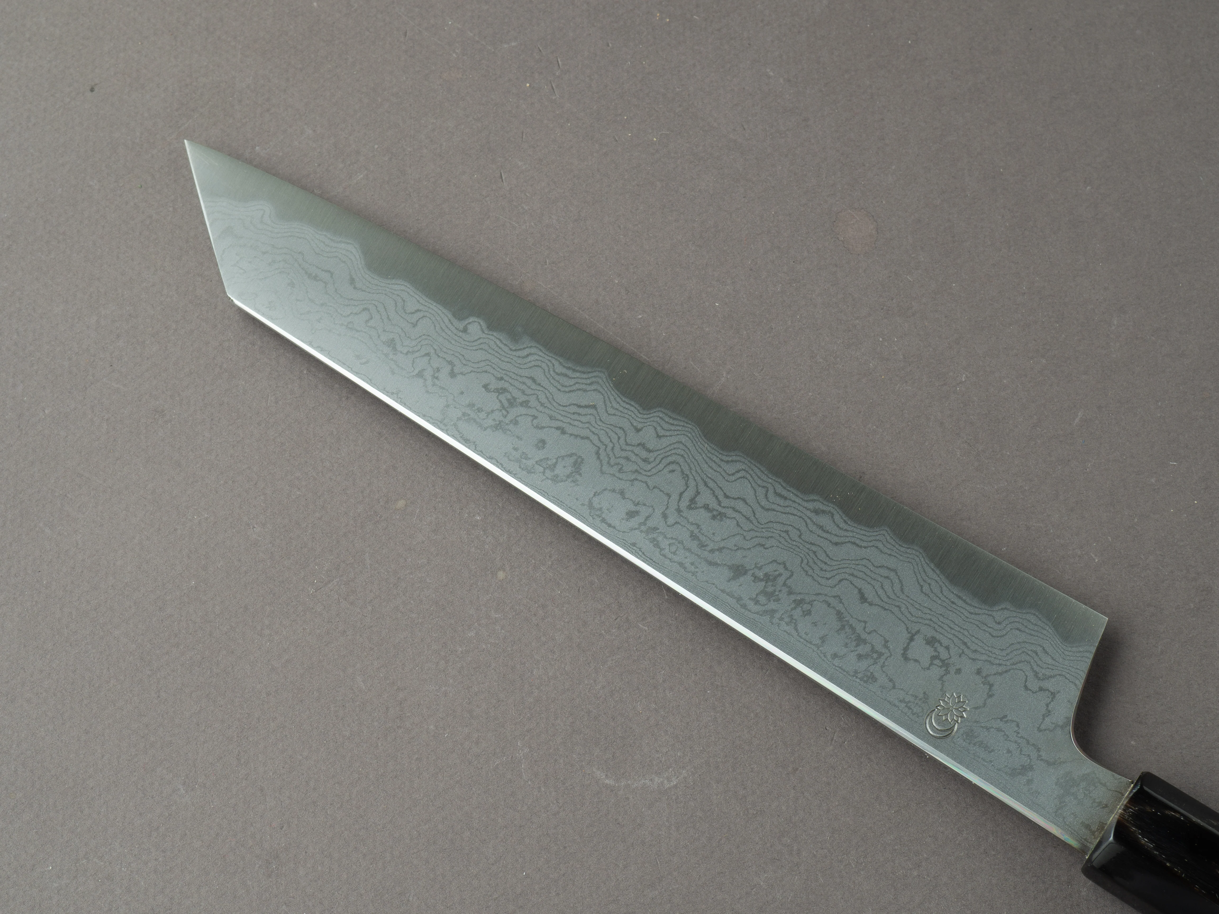 Sakai Kikumori - Kikuzuki Uzu - Blue #1 - Damascus - Kiritsuke Gyuto - 240mm - Magnolia Handle - Image 4