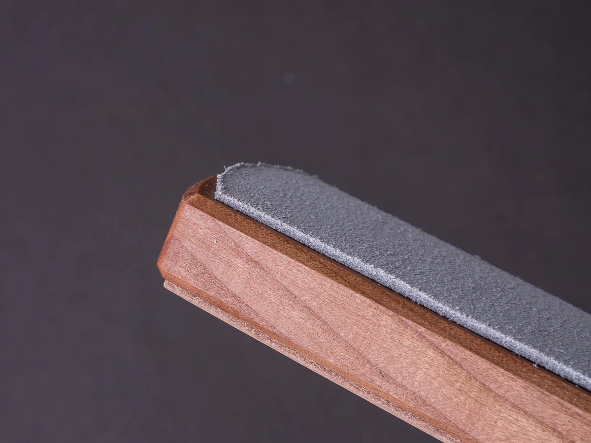 Windmühlenmesser - Dual Sided Paddle Strop - Diamantine Loaded Suede & Bare Leather - Image 6